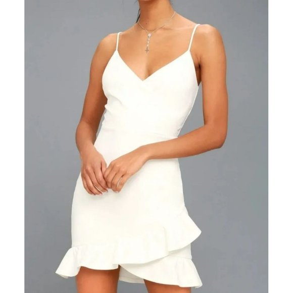Lulu's US M Sealed With A Kiss White Ruffled Bodycon Dress Stretch NEW *Flawed* - Picture 1 of 15
